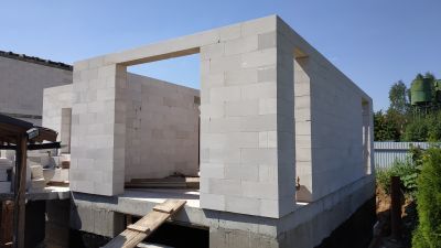 Первый этаж дома из газобетона