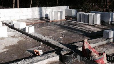 Возведение стен из газобетона