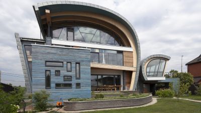 Загородный дом. Фасад, обращенный к озеру © Архитектурное бюро Романа Леонидова