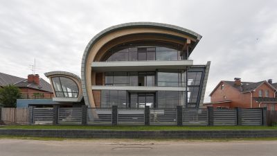 Загородный дом. Фасад, выходящий на улицу © Архитектурное бюро Романа Леонидова