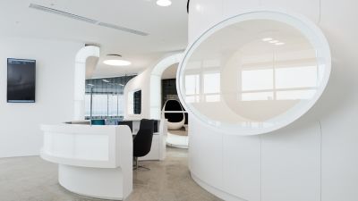 Интерьер нового терминала международного аэропорта Курумоч в Самаре © Архитектурное бюро Nefa Architects. Фотограф Илья Иванов