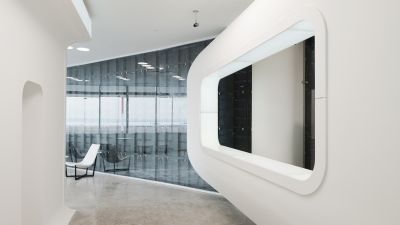 Интерьер нового терминала международного аэропорта Курумоч в Самаре © Архитектурное бюро Nefa Architects. Фотограф Илья Иванов