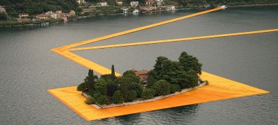 Плавучий пирс от Christo привлекает туристов в Италии