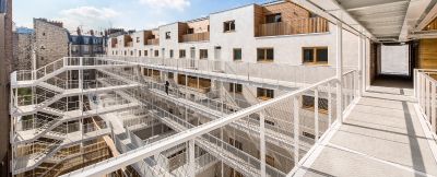 Возведен жилой пристрой над спортзалом от AAVP architecture в Париже, Франция