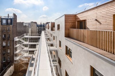 Возведен жилой пристрой над спортзалом от AAVP architecture в Париже, Франция