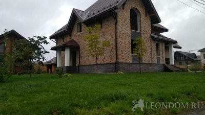 Закончили отделку фасадной плиткой дома в КП 