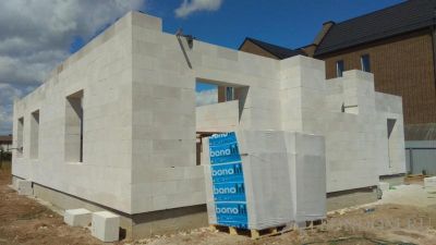 Стены первого этажа из газобетона