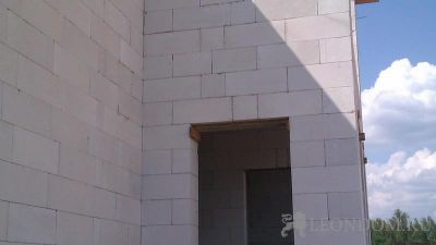 Стена из газобетона